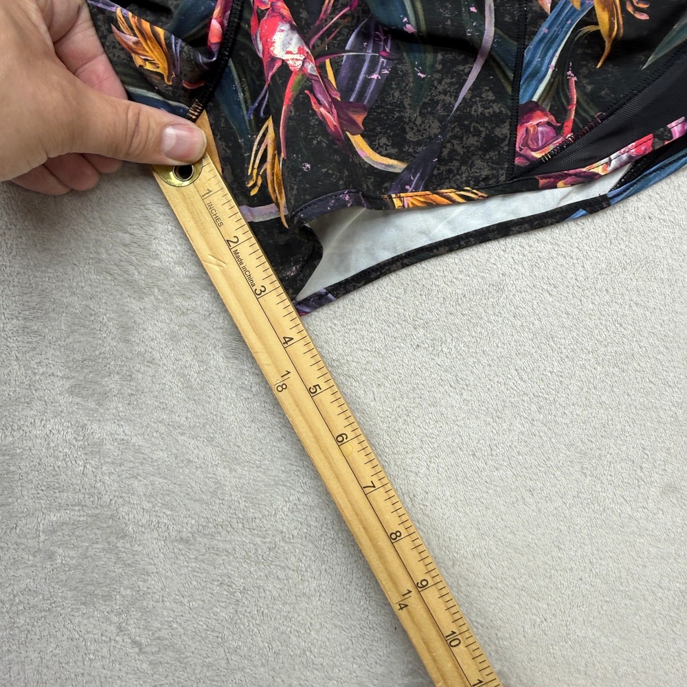 Lululemon Shorts Women's 2 Tracker Short V 4" Midnight Orchid Multi Floral Black - Picture 9 of 10
